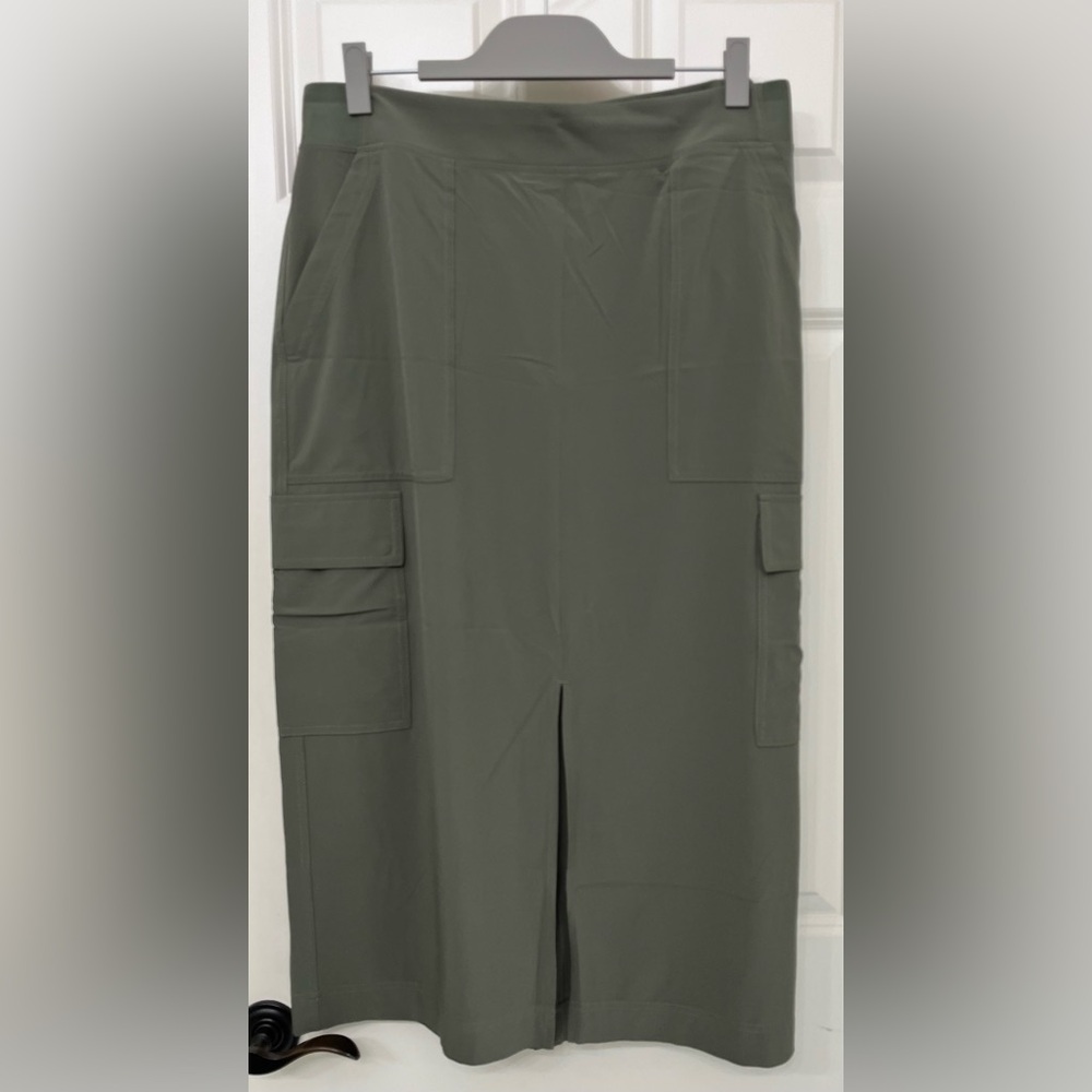 Athleta Brooklyn Heights High Rise Cargo Skirt in Moss, size 14
